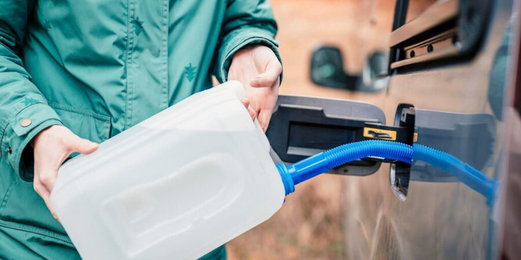 remplir la cuve a eau fourgon ou camping car