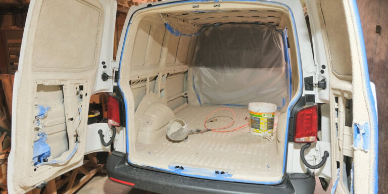 isolation au liège projeté dans un van ou fourgon aménagé